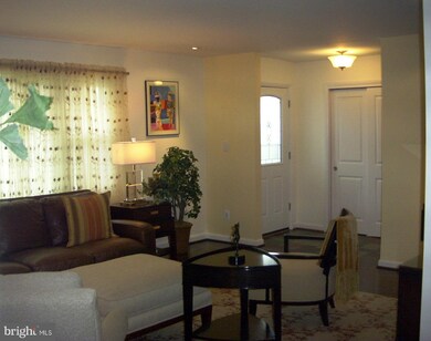 912 Westwood Dr NE, Vienna, VA 22180 - photo 3