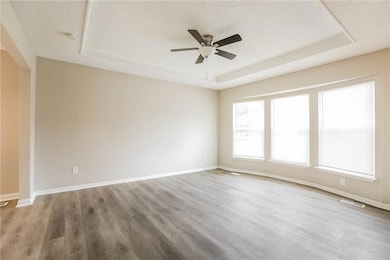 11712 Crystal Dr, Kansas City, MO 64134 - photo 3