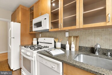 2801 Adams Mill Rd NW unit 212, Washington, DC 20009 - photo 6