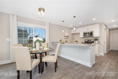 947 Wallace St, Statesville, NC 28677 - photo 5