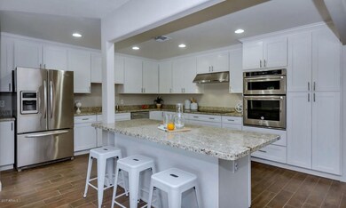 1121 W Hayward Ave-large-009-45-Kitchen-
