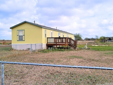 2072 County Road 421, Stockdale, TX 78160 - photo 5