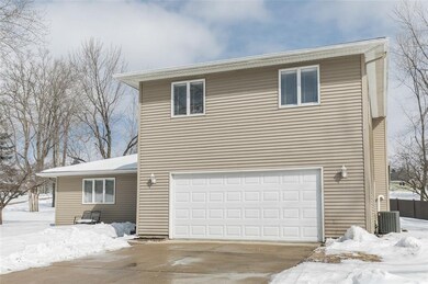 7012 Kiowa Trace NE, Cedar Rapids, IA 52411 - photo 3