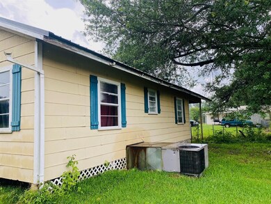 235 E Oklahoma Ave, Vivian, LA 71082 - photo 4