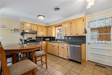 384 Mendon Ave, Pawtucket, RI 02861 - photo 7