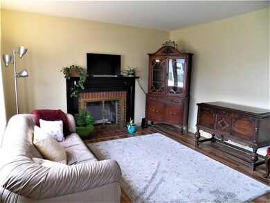 208 Marshall Rd, Woonsocket, RI 02895 - photo 3