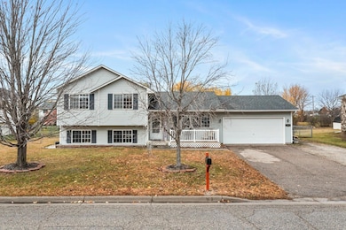 504 S Maple St, Belle Plaine, MN 56011 - photo 4