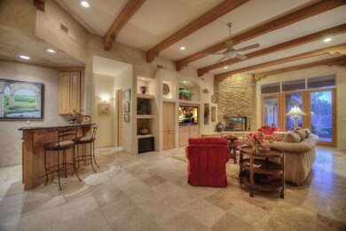 007_Family Room - Wet Bar