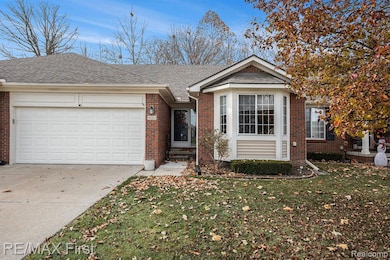 47231 Admirals Cove Ln unit 21, Chesterfield, MI 48051 - photo 2