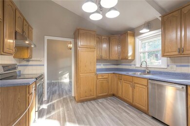 706 NW 11 St, Blue Springs, MO 64015 - photo 3