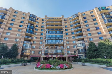 The Rotonda unit 620, McLean, VA 22102 - photo 2