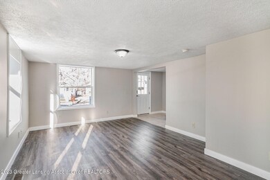 (2) 618 N. FRANCIS AVE. Living Room