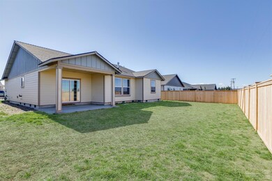 637 Freedom Ln, Metolius, OR 97741 - photo 3