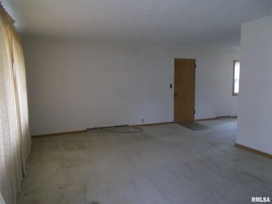 1732 Elmwood Ln, Bettendorf, IA 52722 - photo 3