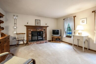 004-Living_Room-4466352-large