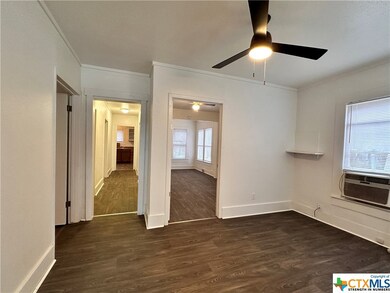 1014 Academy St, San Marcos, TX 78666 - photo 3