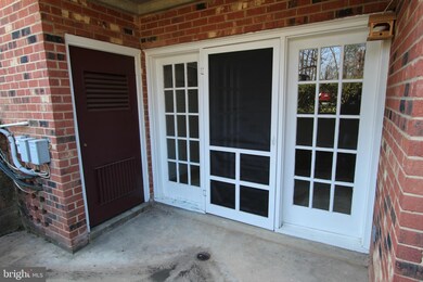 3830 Lyndhurst Dr unit 101, Fairfax, VA 22031 - photo 6