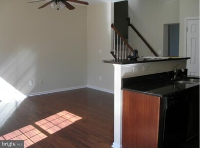 42939 Shelbourne Square, Chantilly, VA 20152 - photo 5