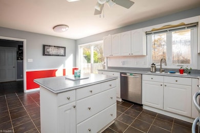 1108 Gatehouse Rd, High Point, NC 27262 - photo 4