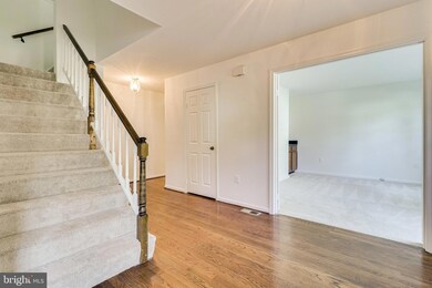 5901 Oakland Park Dr, Burke, VA 22015 - photo 5