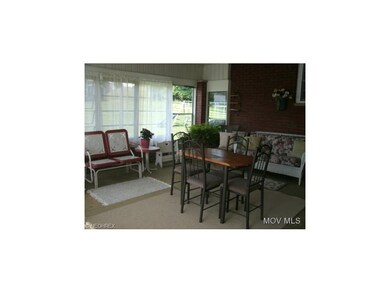 Large 18 x 18 Sunroom!
