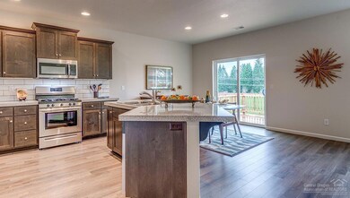 20571 SE Cameron Ave, Bend, OR 97702 - photo 2