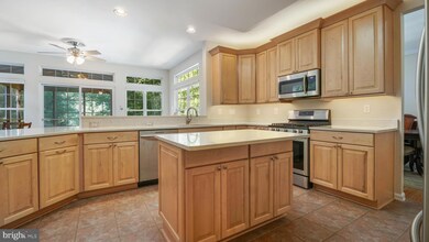 722 Rustling Leaf Ct, Sykesville, MD 21784 - photo 5