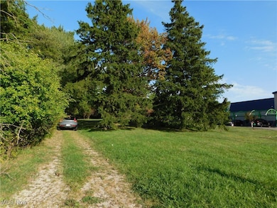 2811 Bishop Rd, Wickliffe, OH 44092 - photo 2