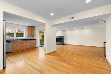 1723 Wildberry Dr unit C, Glenview, IL 60025 - photo 6