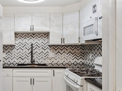 295 Pawtucket Blvd unit 7, Lowell, MA 01854 - photo 6