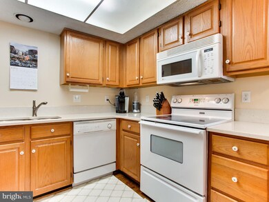 3723 Mazewood Ln, Fairfax, VA 22033 - photo 6