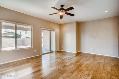5-862811271-11 Living Room