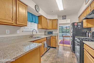 39 Hampshire Dr, Plainsboro, NJ 08536 - photo 7