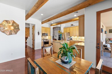 Eat-in Kitchen