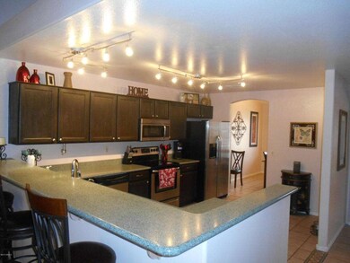 Kitchen-Breakfast Bar