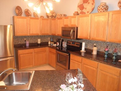 KITCHEN W/ ISLAND