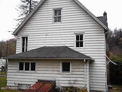 709 Maple Ave, Honesdale, PA 18431 - photo 2