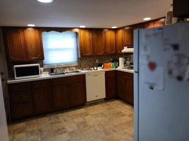 4426 N Church St, Whitehall, PA 18052 - photo 3