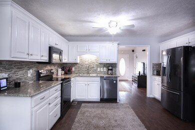 386 Indian Springs Cir, Manchester, TN 37355 - photo 4