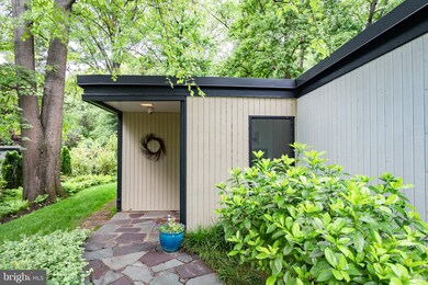 2112 Mason Hill Dr, Alexandria, VA 22306 - photo 4