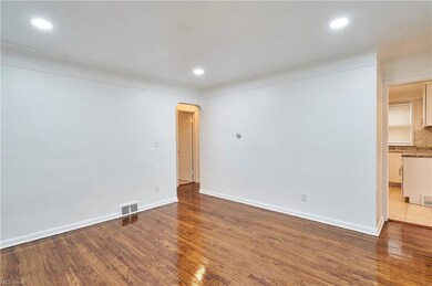 5333 Thomas St, Maple Heights, OH 44137 - photo 5