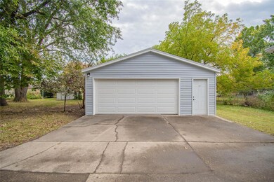 3673 67th St, Urbandale, IA 50322 - photo 6
