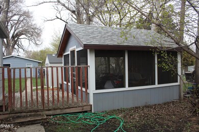 outdoor screened living area