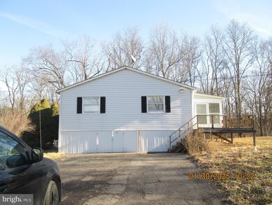 135 Mark St, Fort Ashby, WV 26719 - photo 3