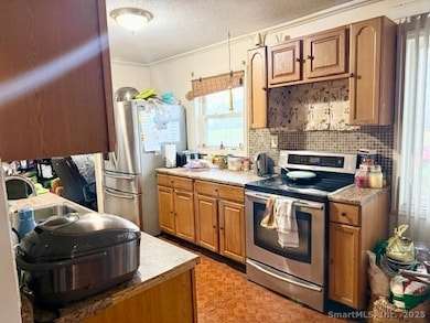 35 Patton St, East Hartford, CT 06118 - photo 4