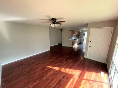 101 Sparrow Rd, Carpentersville, IL 60110 - photo 2
