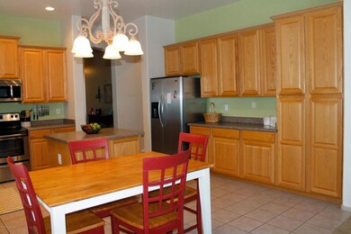 Kitchen/ Dinning