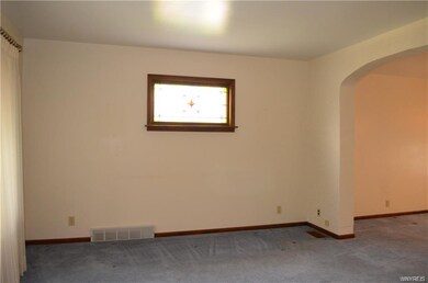 823 17th St unit Front House, Niagara Falls, NY 14301 - photo 3