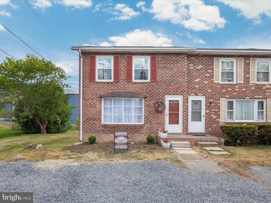 954 Jackson St, Strasburg, VA 22657 - photo 2