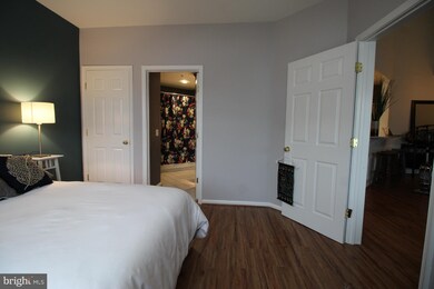 12501 Hayes Ct unit 403, Fairfax, VA 22033 - photo 3